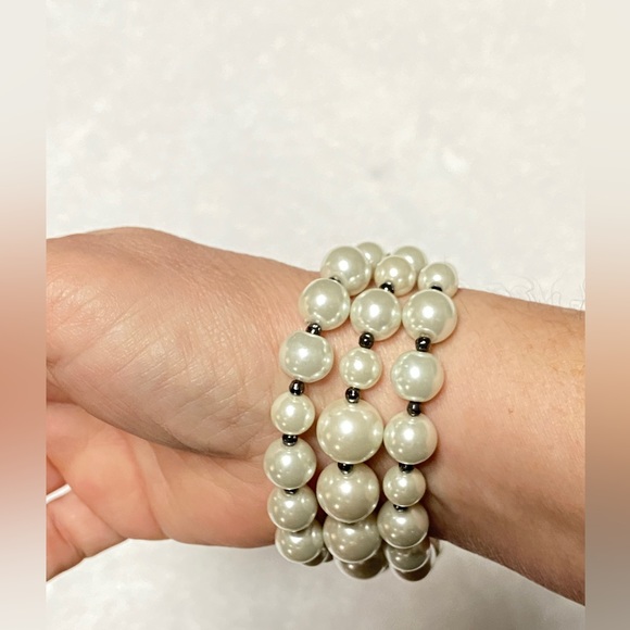 Faux Pearl 3 Strand Bracelet - Picture 3 of 10